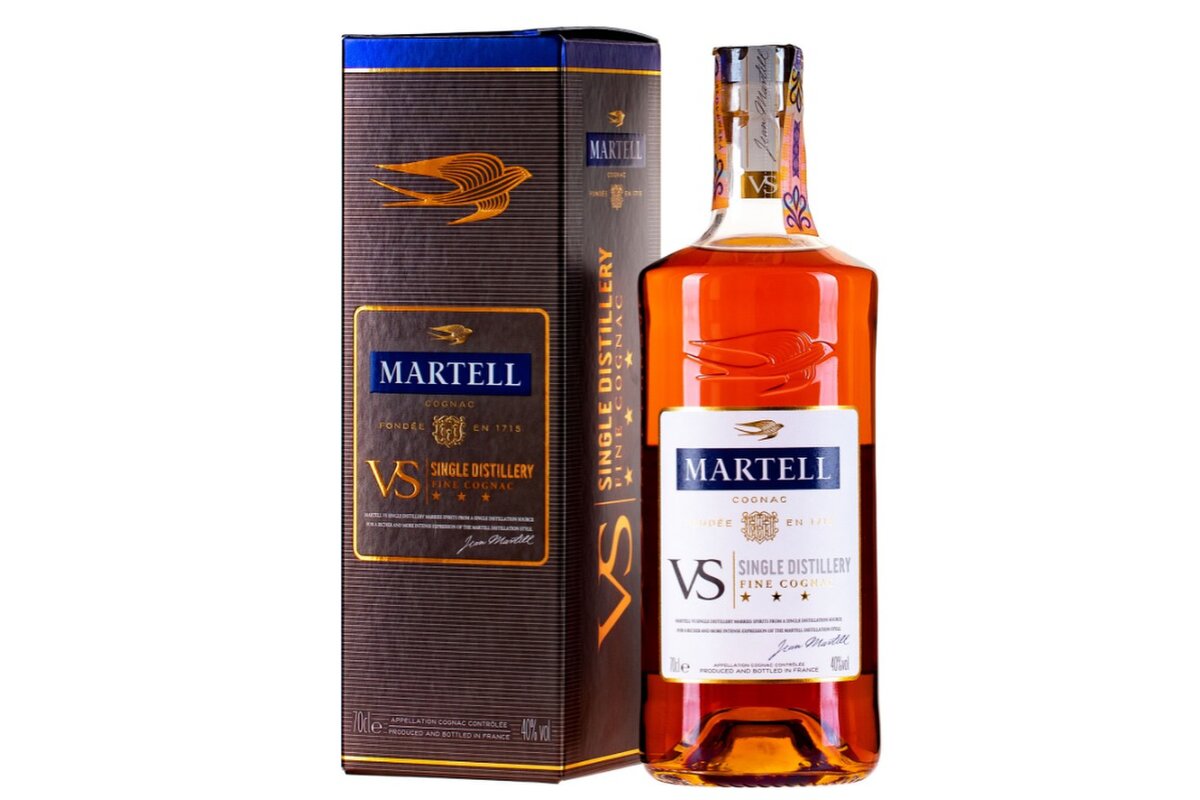 Martell 0.7 цена. Коньяк Martell Single Distillery. Коньяк Мартель vs сингл Дистиллери. Коньяк Martell l`Art 0.7 л в коробке. Коньяк Мартель калорийность.