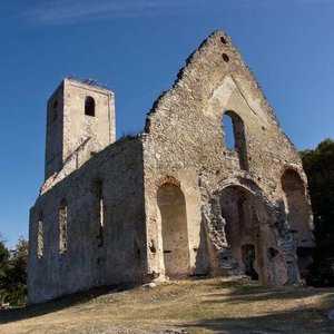 Kostol a kláštor sv. Kataríny v Dechticiach