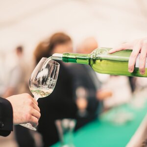 Tip na víkend: Vinárske podujatia Randevú pri víne v Trnave a Ružindolská degustácia vín