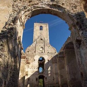 Kostol a kláštor sv. Kataríny v Dechticiach