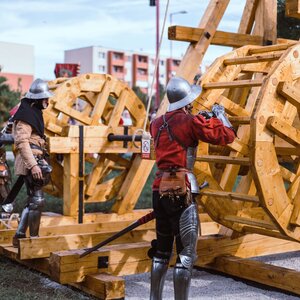 Replika stredovekého katapultu pripomína nedobytnosť trnavských hradieb