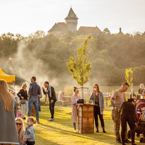 Letný festival Medokvas pod Smolenickým zámkom