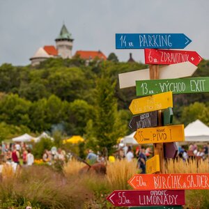 Letný festival Medokvas pod Smolenickým zámkom