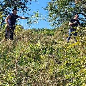 Dobrovoľnícke jarné čistenie hradiska Molpír v Smoleniciach